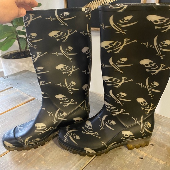 Journey Collection Pirate Skulls Jelly Rain Boots Rainboots Womens 6 Black White - Picture 3 of 6